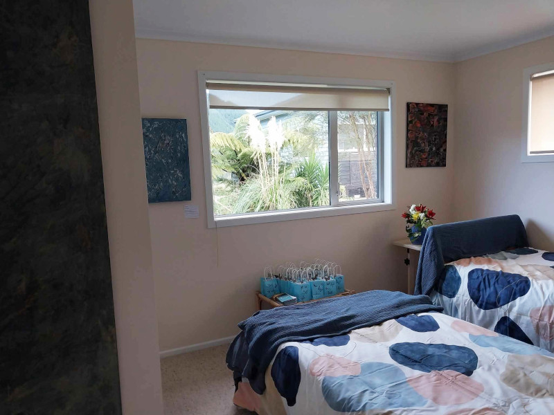 Bedroom with 2 single beds Bedroom with 2 single beds